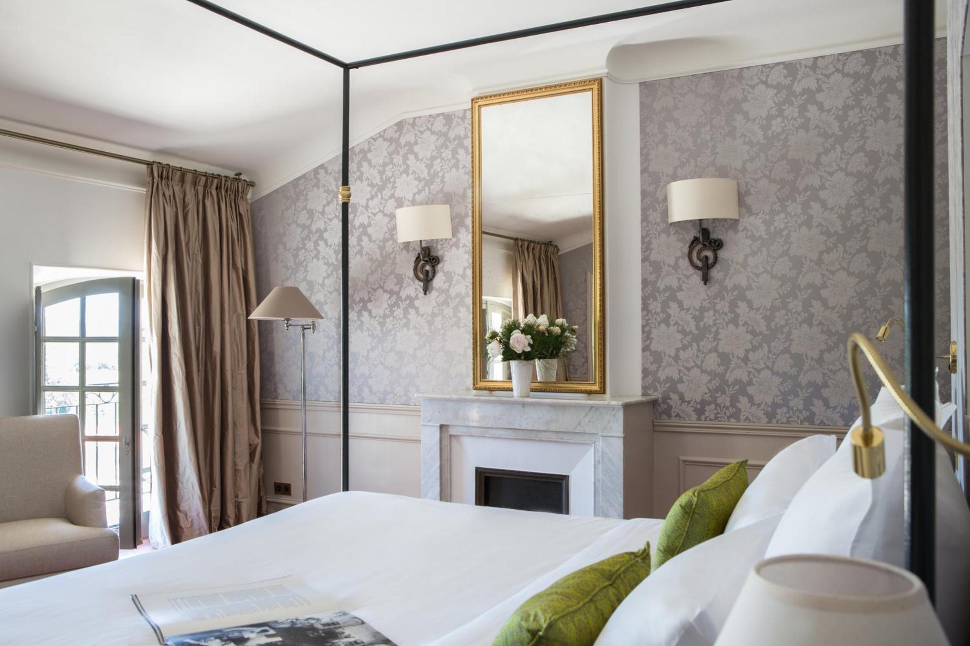 Chateau De Fonscolombe Hotel