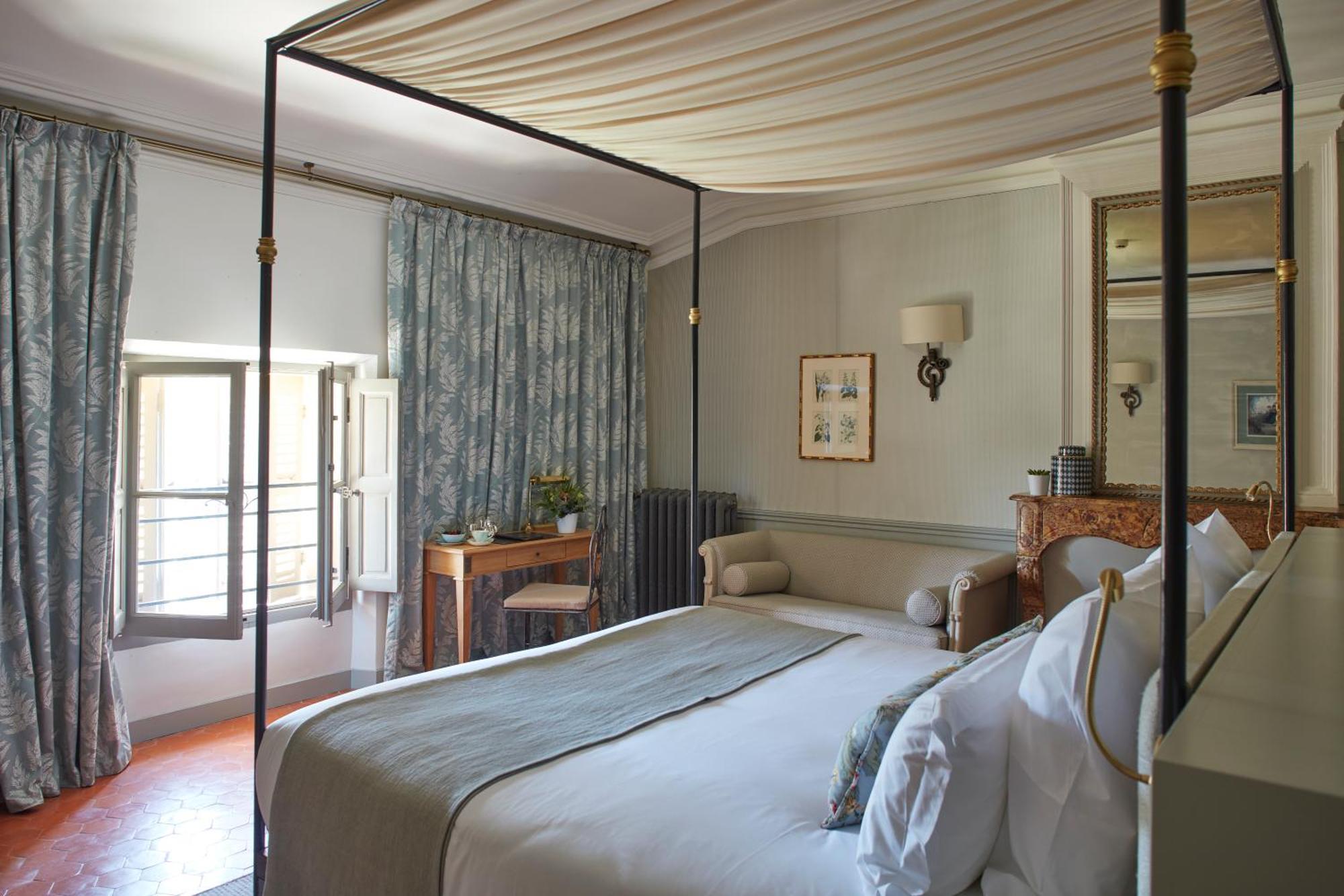 Chateau De Fonscolombe Hotel 5*