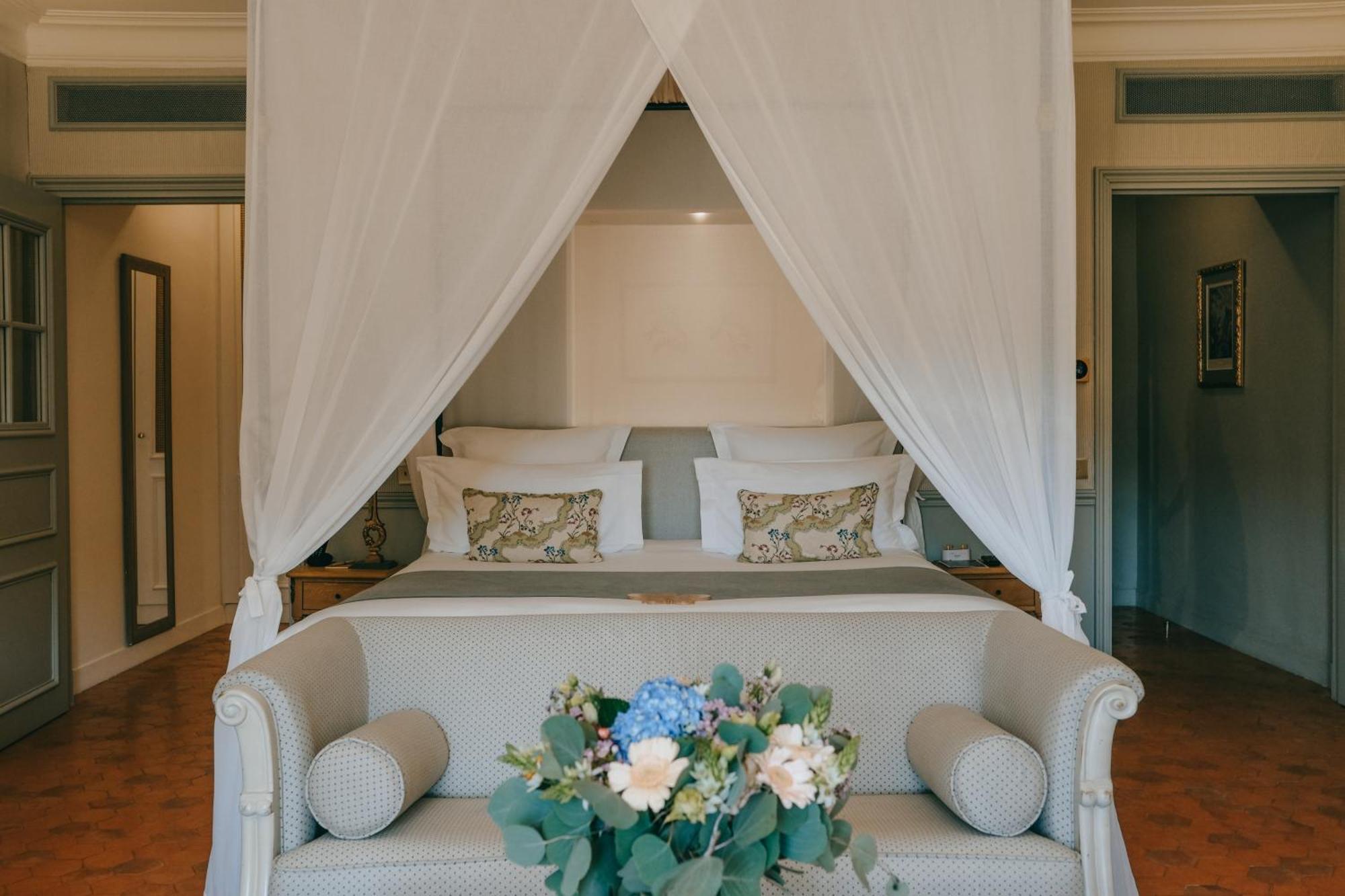 Hotel Chateau De Fonscolombe 5*