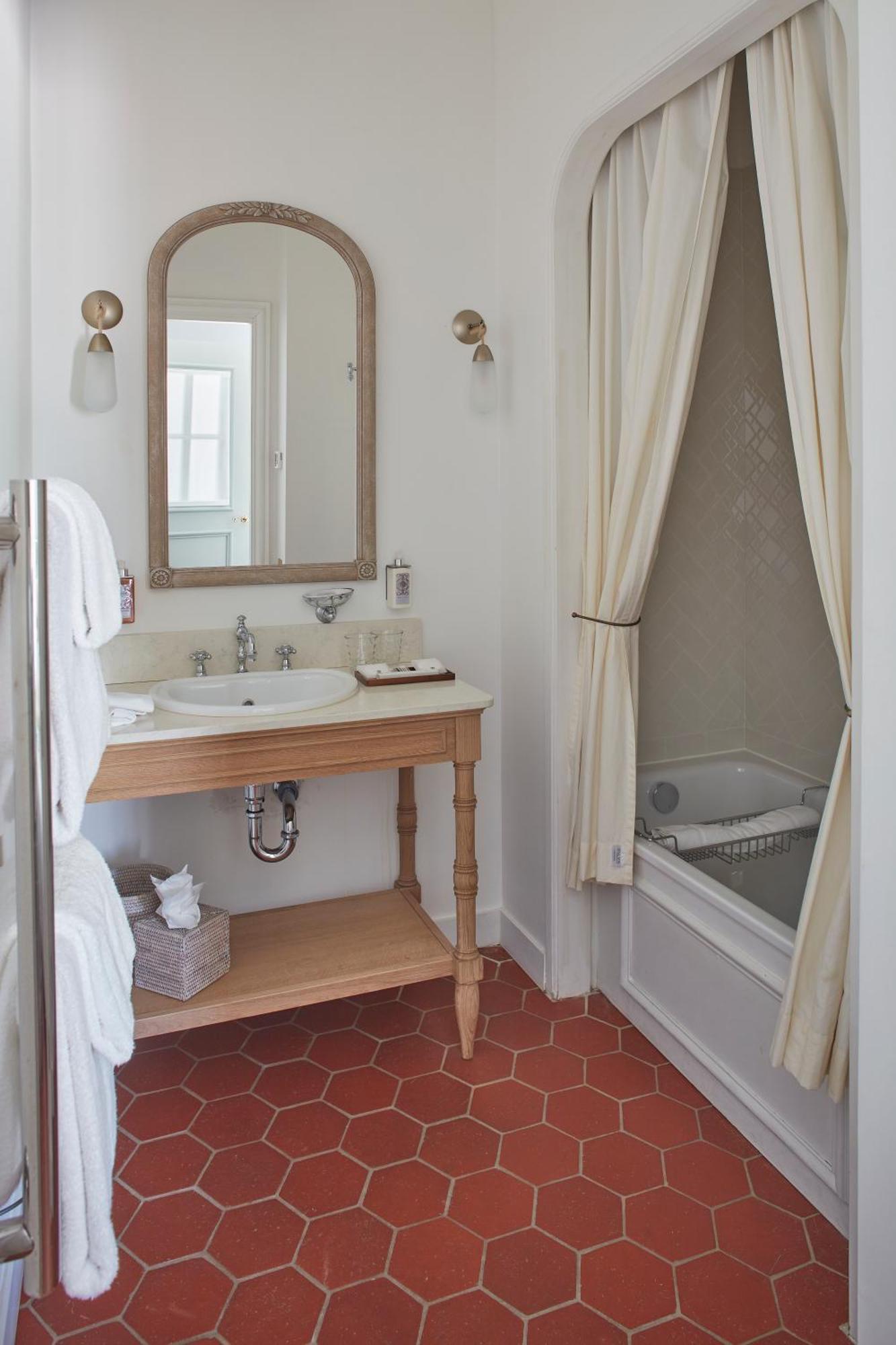Chateau De Fonscolombe Hotel