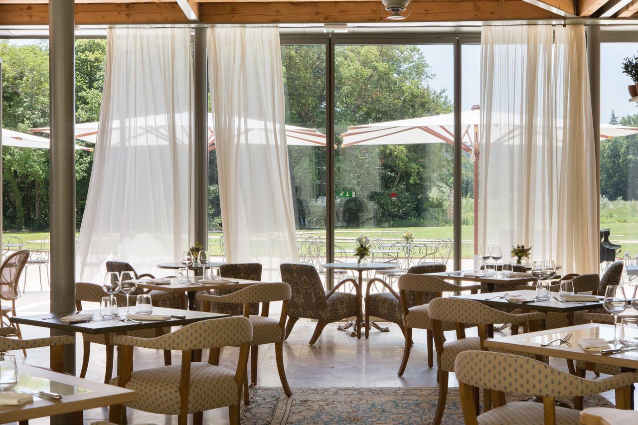 Chateau De Fonscolombe Hotel 5*