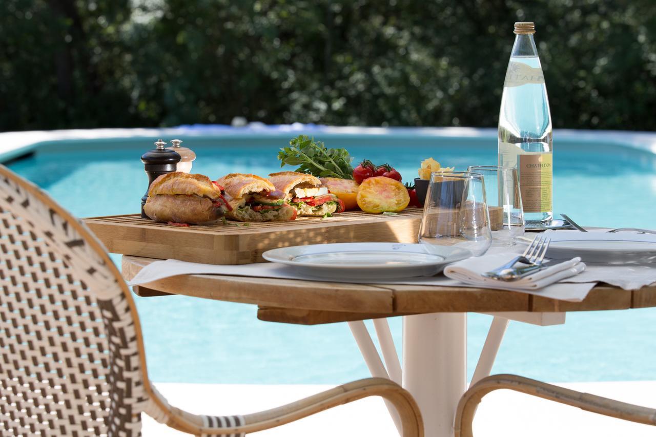 Hotel Chateau De Fonscolombe 5*